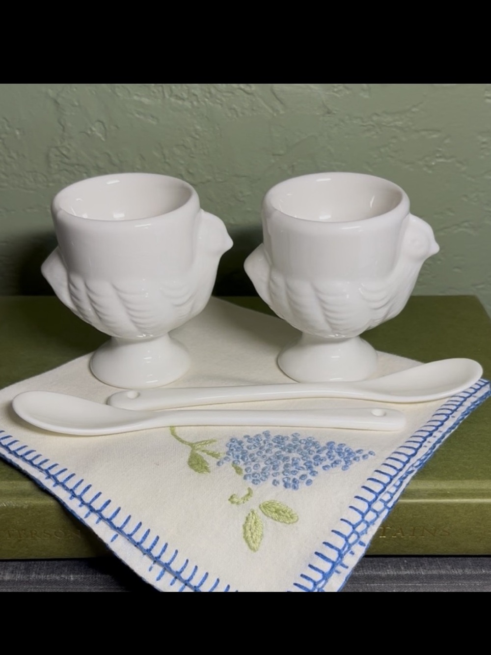 🇺🇸 Elegant White Ceramic Egg Cups with Spoons